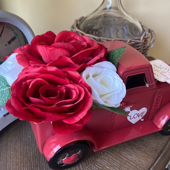 Valentine’s Day Farmhouse Rustic Vintage Farm Red Pick Up Truck Centerpiece - Picture 3 of 9